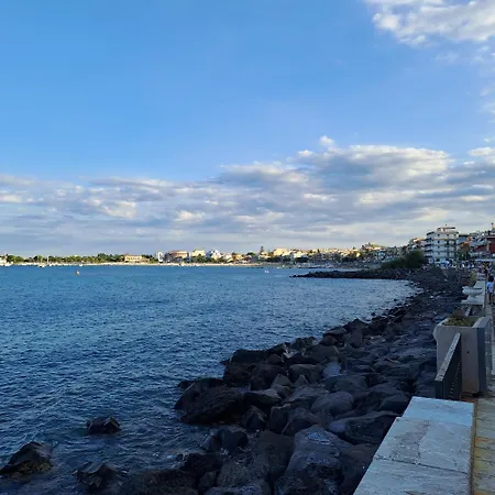 Welcoming * Giardini-Naxos