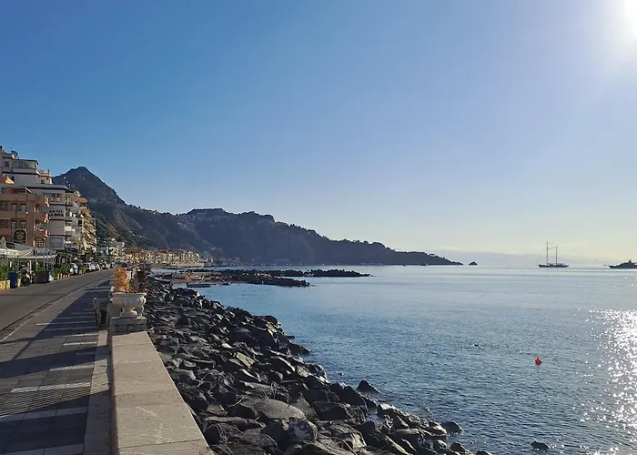 Welcoming Giardini-Naxos